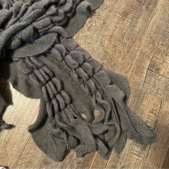 Grey Knit Fringe Scarf Cold Winter Weather Accessory Women’s One Size - Picture 2 of 4